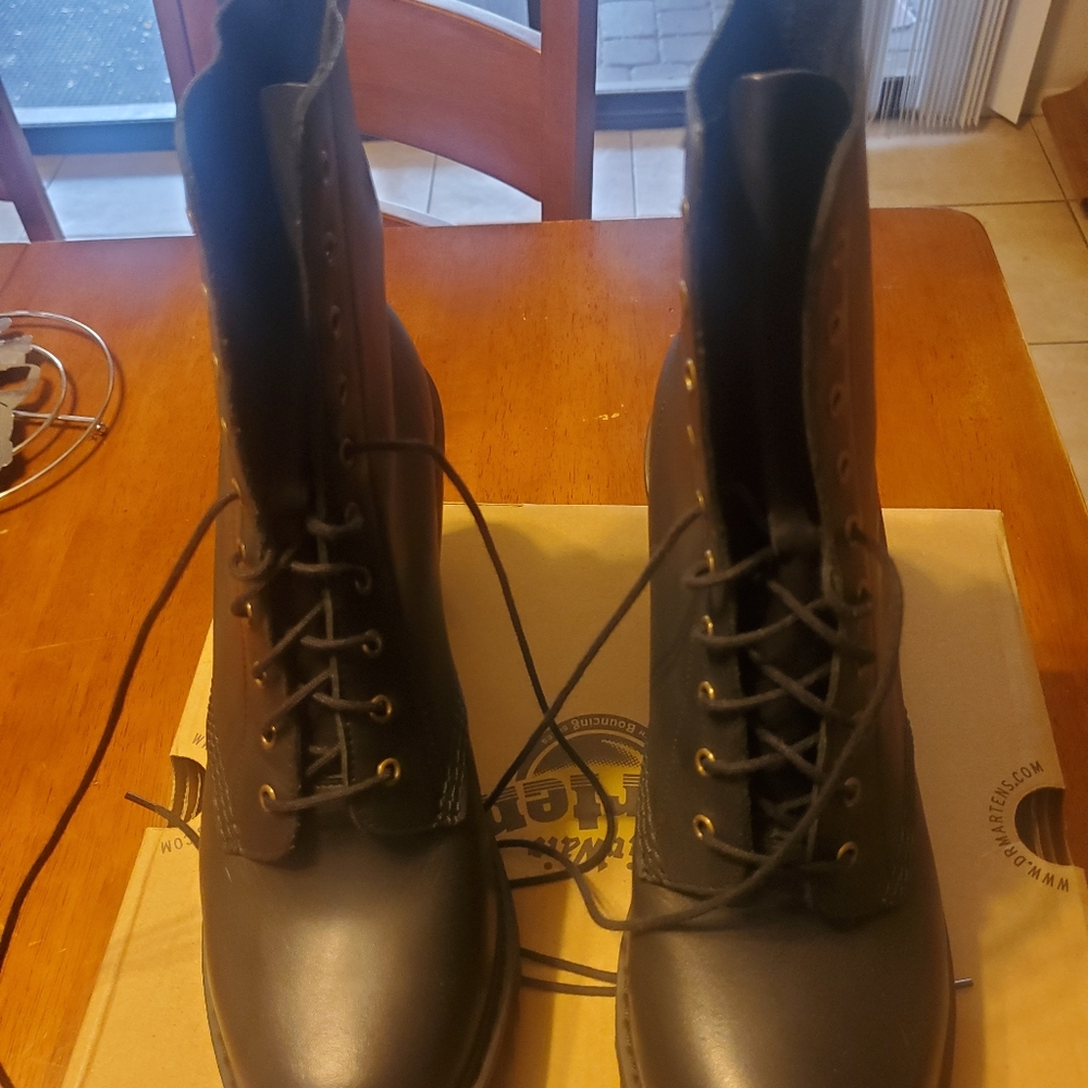 Dr. Marten's Kendra size 11 US boots